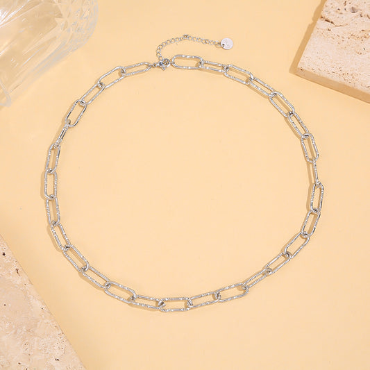 Collier argentée maillons texturés allongés effet pailletté