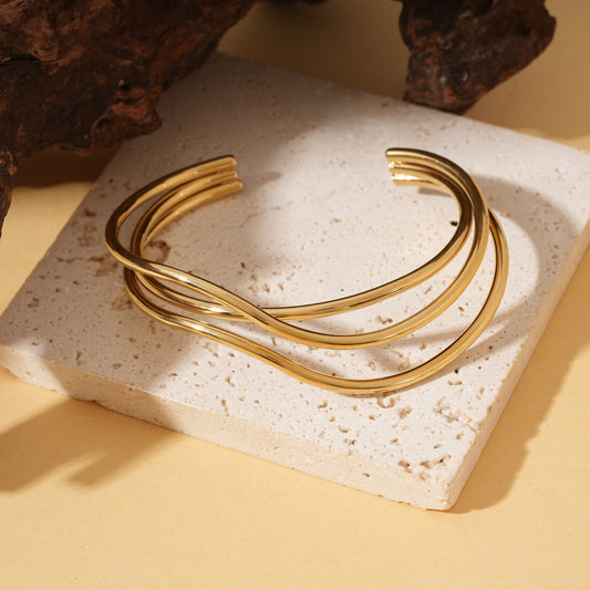 Bracelet manchette dorée lignes croisées