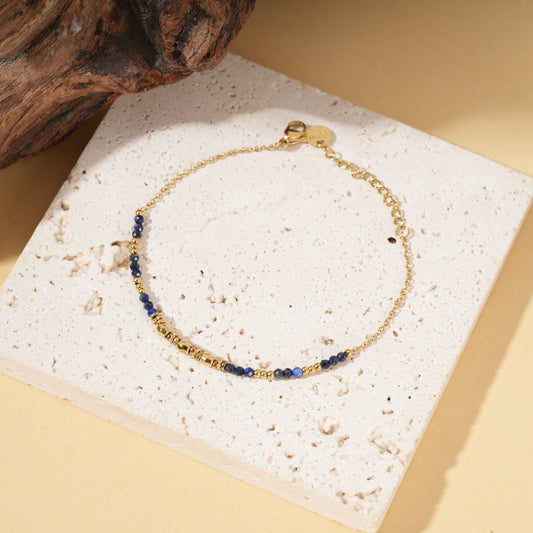 Bracelet doré chaîne fine perles lapis lazuli et billes dorées