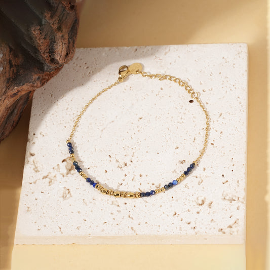 Bracelet doré chaîne fine perles lapis lazuli et billes dorées