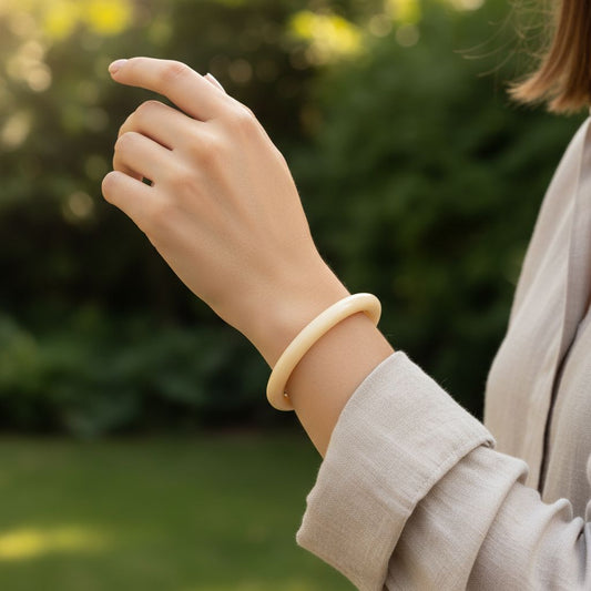 Bracelet jonc résine beige fin