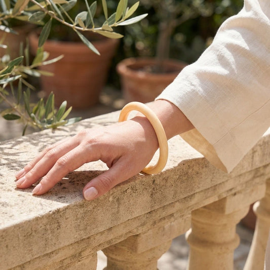 Bracelet jonc résine beige fin