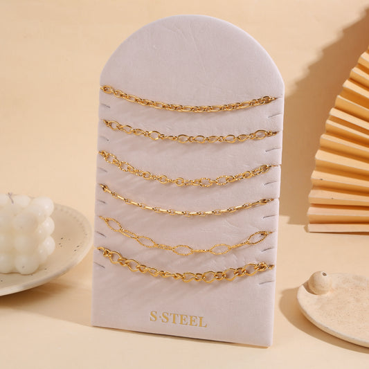 Lot de 6 colliers dorés maillons sur présentoir