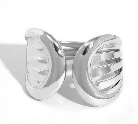 Bague argentée ajustable ouverture avant rainures obliques polies