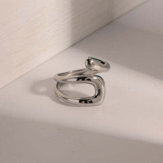 Bague argentée ouverte à l'avant ajouré ovale sculpturale