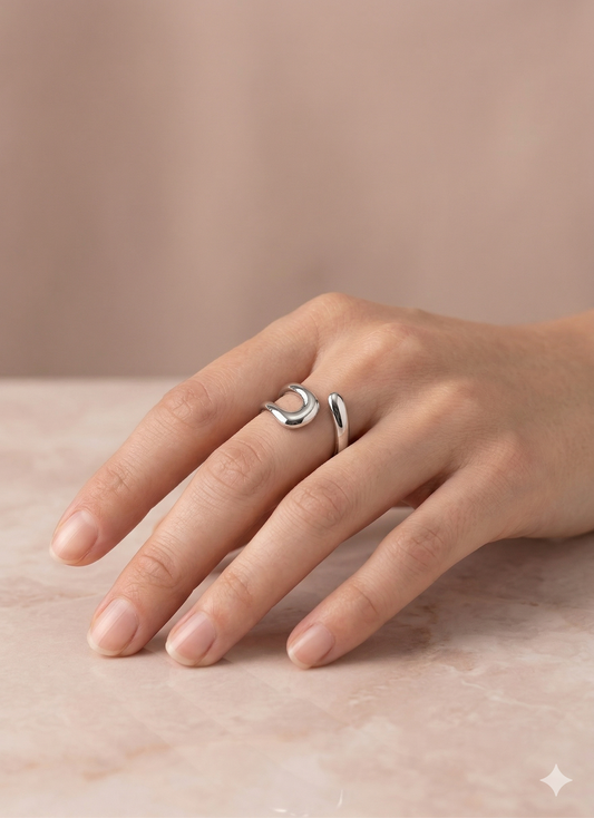 Bague ouverte à l'avant ajouré ovale sculpturale