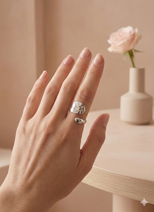Bague ouverture avant ajustable argentée martelée asymétrique
