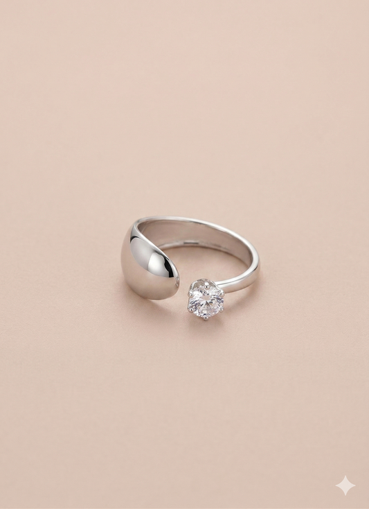 Bague argentée ajustable ouverture avant strass et bombé lisse