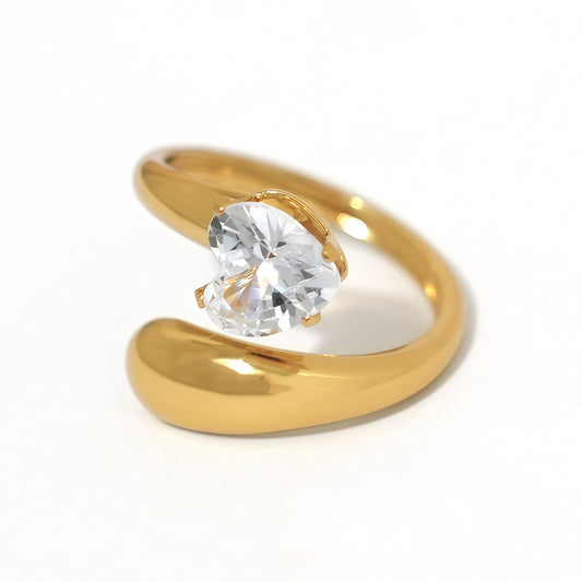 Bague ajustable dorée ouverte ornée d'un strass cœur