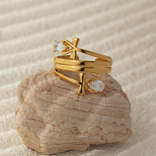 Bague semi épaisse dorée ajustable ornement fleurs avec strass gouttes