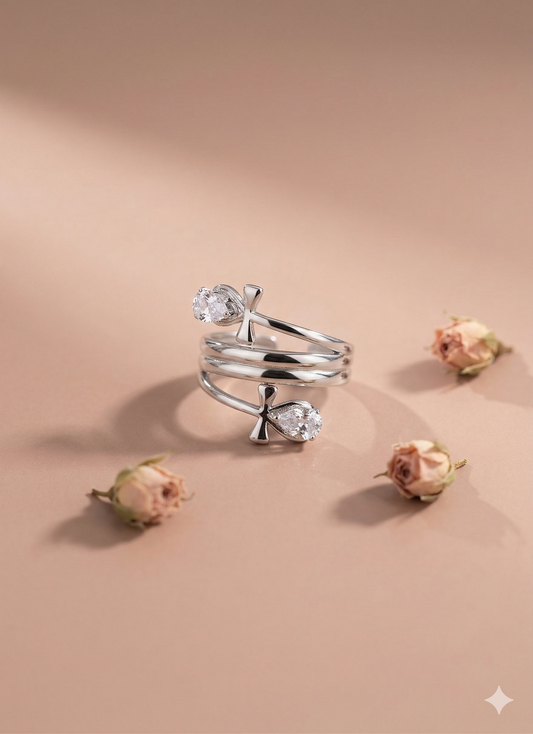 Bague semi épaisse ajustable ornement fleurs avec strass gouttes