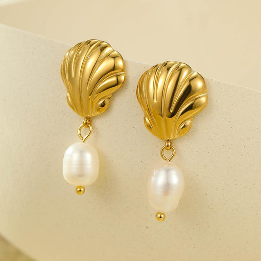 Boucles d'Oreilles Dorées Coquillages Avec Perles Blanches Pendantes