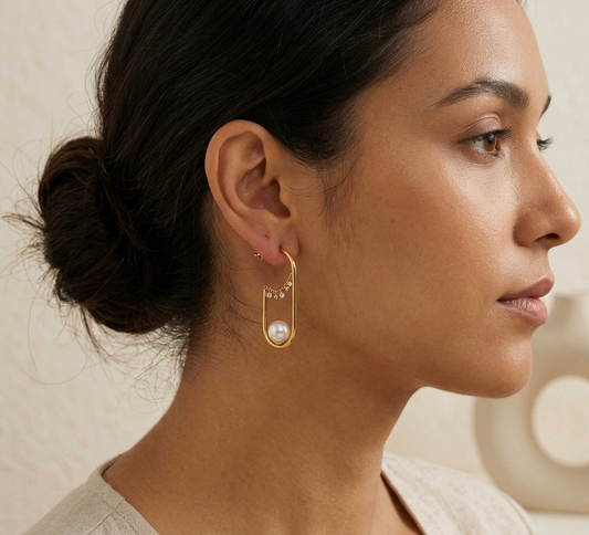 Boucles d'oreilles dorées créoles ovale allongé perle et strass