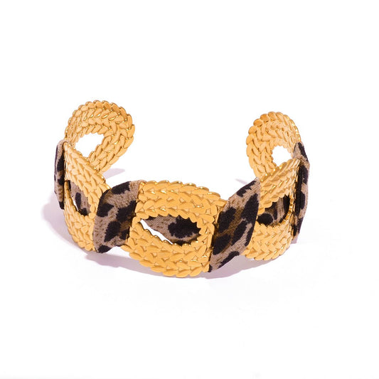 Bracelet jonc épais ajustable doré texturé ajouré avant entouré de tissu léopard