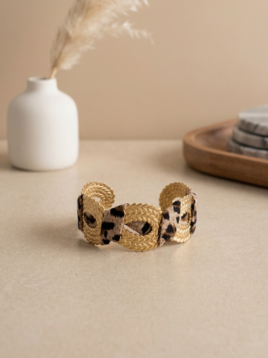 Bracelet jonc épais ajustable doré texturé ajouré avant entouré de tissu léopard