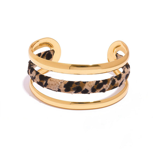 Bracelet jonc épais ajustable doré triple bande milieu entouré par tissu léopard