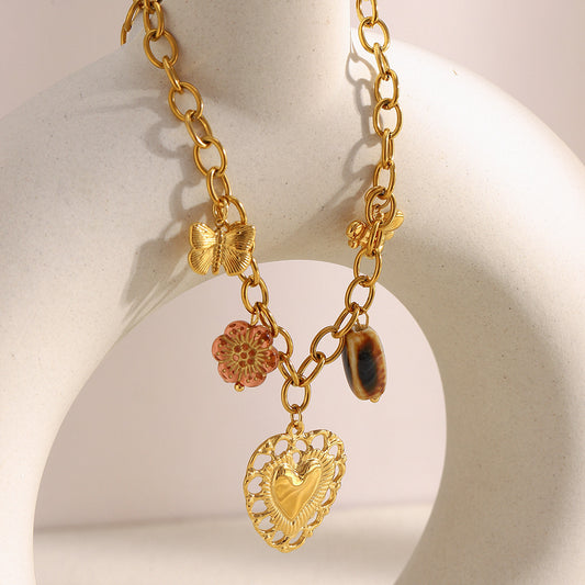 Collier chaîne dorée pendentifs cœurs, abeille, fleur marron