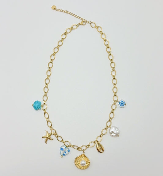 Collier chaîne dorée breloques de la mer bleu