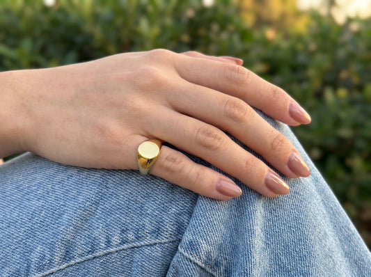 Bague chevalière ovale lisse