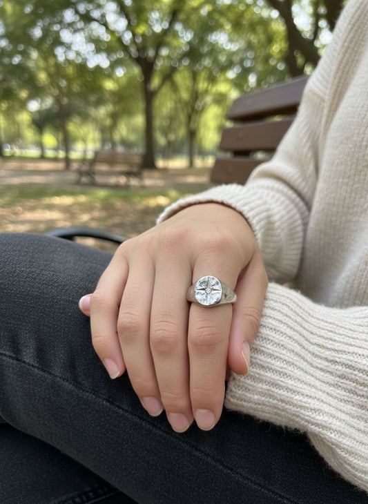 Bague à médaille étoile avec anneau martelé