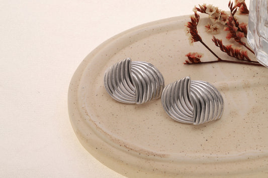 Boucle d'oreilles argentées fusion de motif torsadé strié