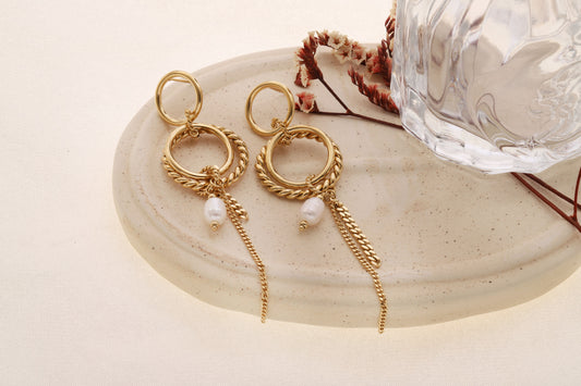 Boucles d’oreilles pendantes dorées double anneau circulaire lisse et torsadé