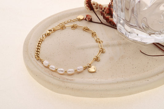 Bracelet doré maillons et perles avec pendentif cœur