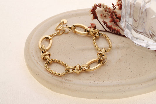 Bracelet doré à maillons ovales lisses et torsadés alternés