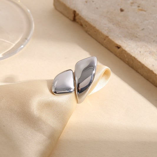 Bague argentée ajustable ouverture avant asymétrique