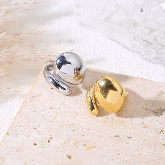 Bague dorée effet goutte bombé lisse