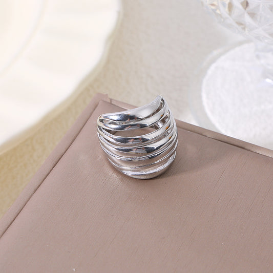 Bague argentée bombée ajouré 7 branches lisses