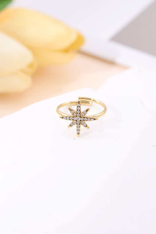 Bague dorée étoile 8 branches strassées