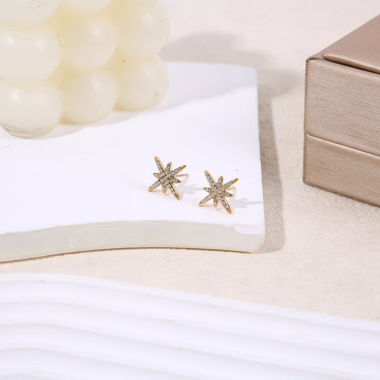 Boucles d'oreilles clou dorées étoile 8 branches strassée