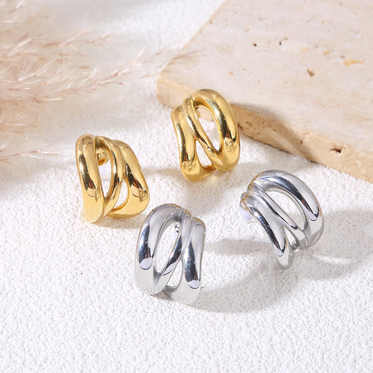 Boucles d’oreilles argentées larges à doubles anneaux entrelacés effet miroir