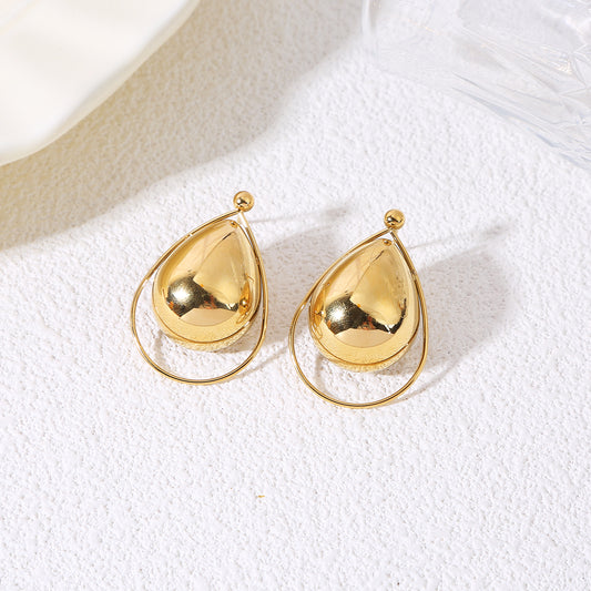 Boucles d’oreilles dorées pendantes gouttes bombées cerclées d’un anneau fin