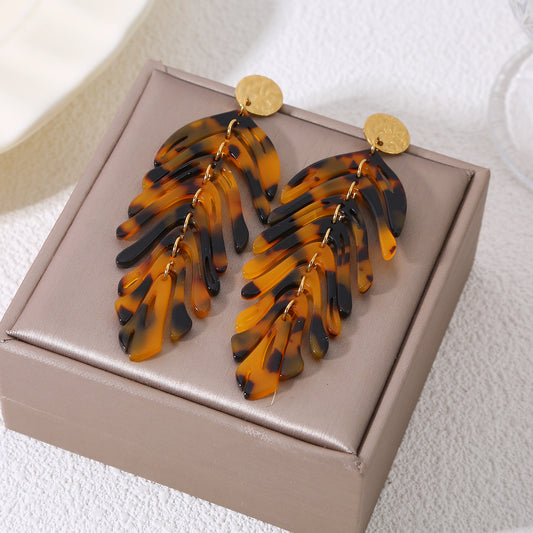 Boucles d'oreilles pendantes dorées feuilles articulées imprimé animalier