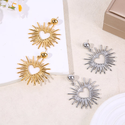 Boucles d’oreilles argentées pendantes cœur rayonnant