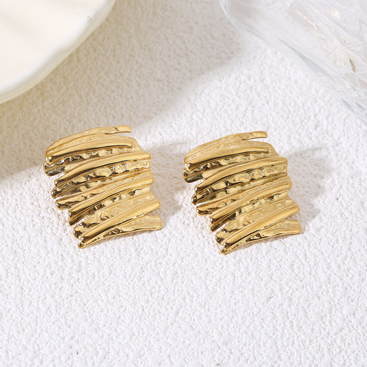 Boucles d’oreilles dorées plaques larges superposées martelées