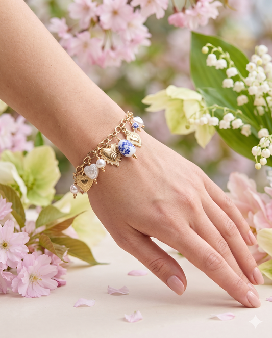 Bracelet chaîne dorée pendentifs bleus et cœur ex-voto
