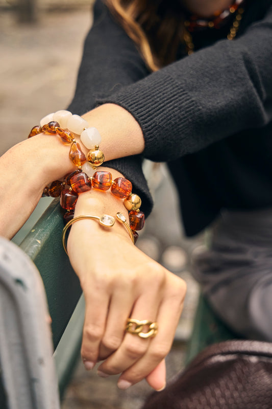 Bracelet élastique doré résine marron translucide marbrée formes carrés