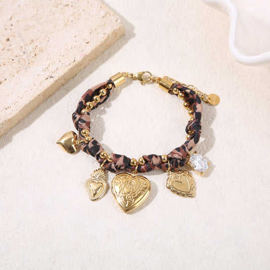 Bracelet billes dorées tissu léopard et charms cœurs grand cœur ouvrant
