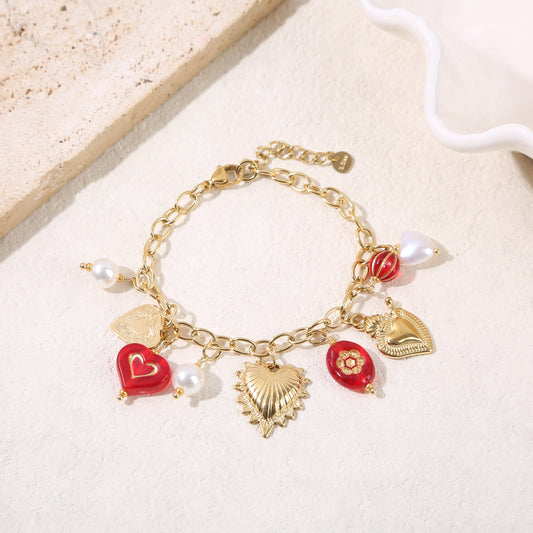 Bracelet chaîne dorée charms cœurs et résine rouge