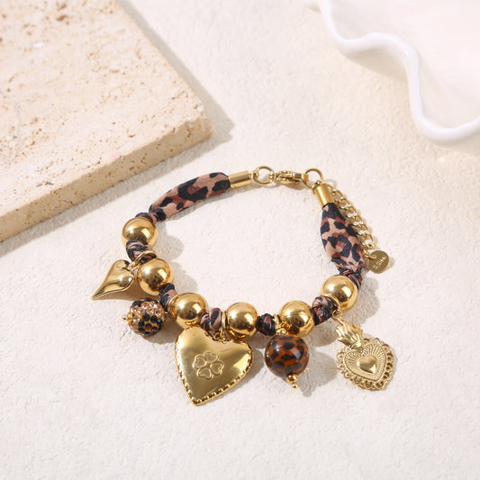Bracelet billes large dorées orné tissu léopard et charms