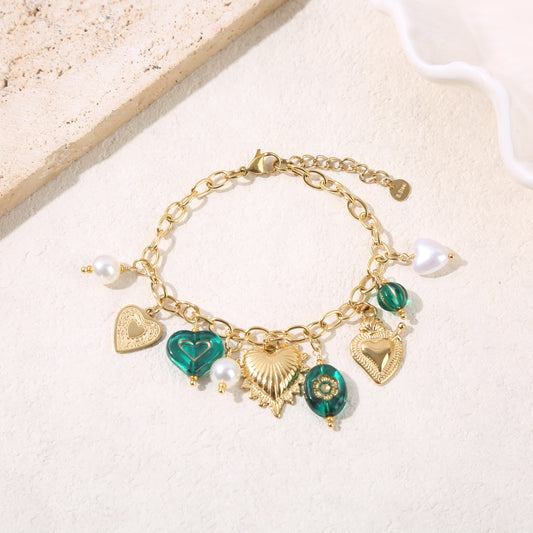 Bracelet chaîne dorée charms cœurs et résine verte