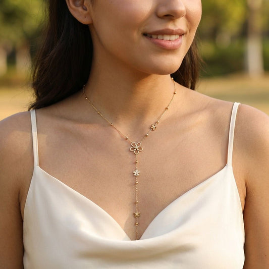 Collier doré en Y à fleurs ajourées et petites billes