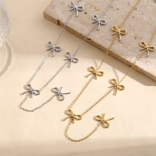 Collier en forme Y orné de six nœuds pavés moyens