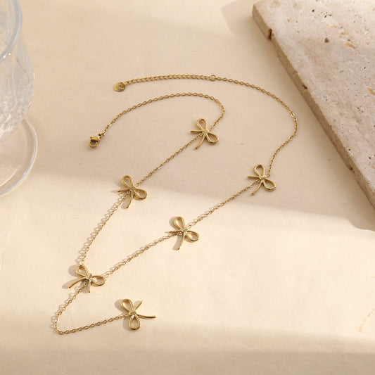 Collier en forme Y orné de six nœuds pavés moyens