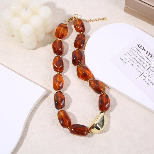 Collier doré résine marron translucide marbrée formes arrondies