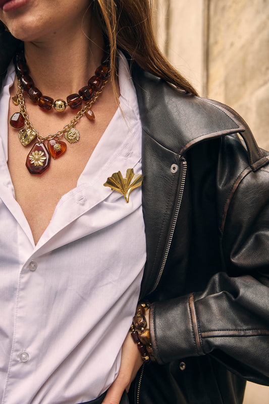 Collier doré résine marron translucide marbrée formes carrés