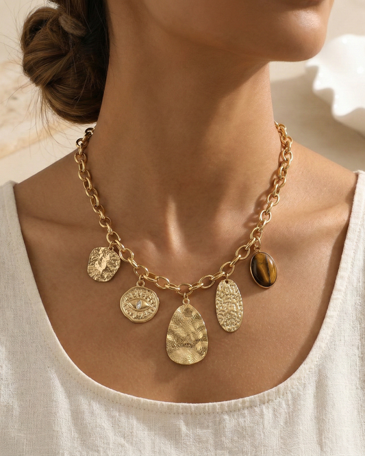 Collier doré larges pendentifs texturés et pierre œil de tigre